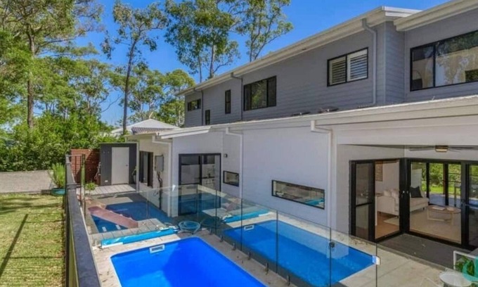 Murrays Beach House | Lake Breeze - your relaxing bushland escape, pool, fireplace and lakeside walks