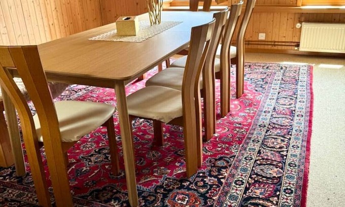 Niederried bei Interlaken Villa | Lakeview Swiss Chalet with Hot Tub near Interlaken