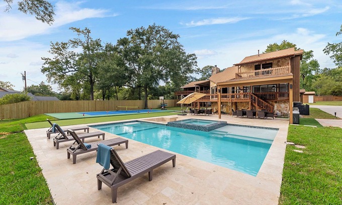 Willis House | Lake Conroe Oasis: Pickleball, Pool/Spa, Gameroom!