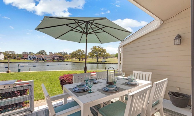 April Sound Condo | Lake Conroe WATERFRONT Updated 3BR Condo with Pools, Paddle Boards & Views