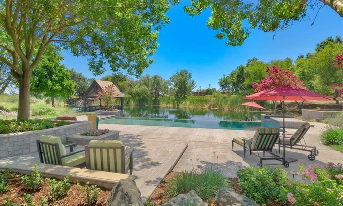 Davis House | Lake Cottage House with Pool at UC Davis
