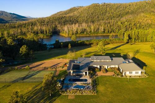 Kangaroo Valley House | Lake David Luxury Lakehouse