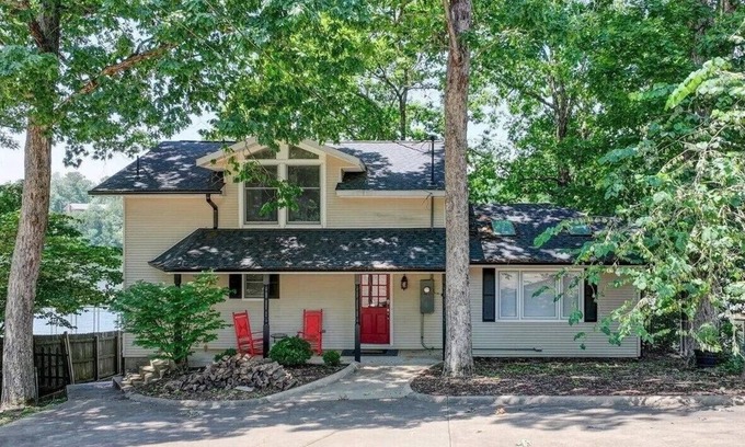 Piney House | Lake days, cozy nights, unforgettable memories