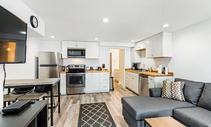 Dillon Hotel | Lake Dillon Retreat