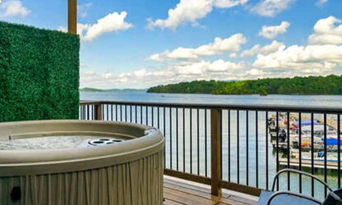 Dandridge Villa | Lake Escape (1-Bedroom Villa) by RedAwning