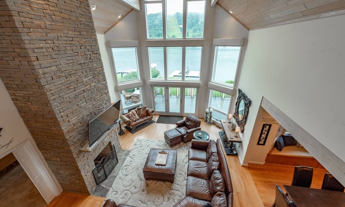 McHenry House | Lake Escape: Lakefront, Private Dock, Hot Tub, Gas Fire Pit!