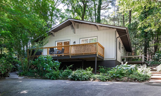Valley Hill House | Lake Escape