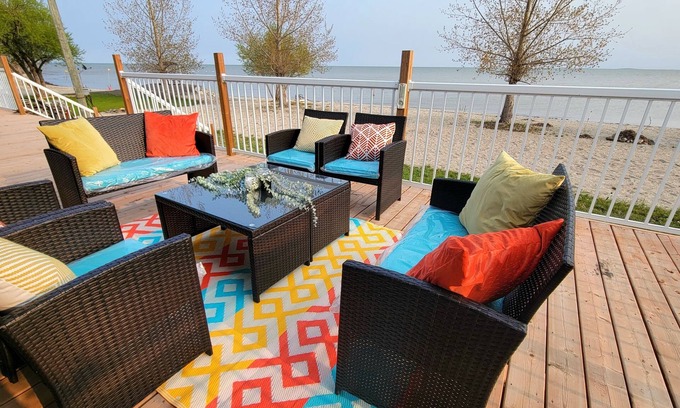 Manitoba Cottage | Lake front cottage on Lake Manitoba. 90min from Clear Lake, Riding Mt. Nat. Prk