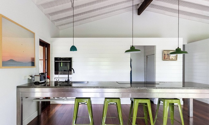 Wooloweyah House | Lake front home bordering Yuraygir Coastal Walk and Angourie Surfing Reserve