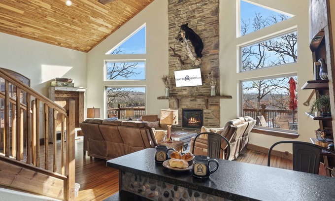 Branson House | Lake Front Lodge w Pool Table-Pvt Hot Tub-Wrap Around Deck-Free Daily Attraction Tickets