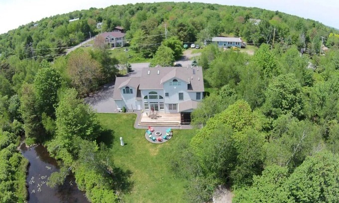 Long Pond House | Lake Front-Luxury Retreat- Hot Tub- Game Room