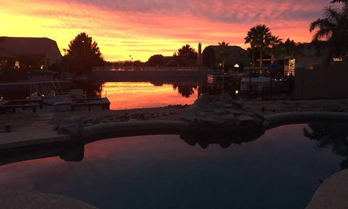 Desert Harbor House | LAKE FRONT RESORT HOME Diving Pool Private Boat and Dock Lake Fishing