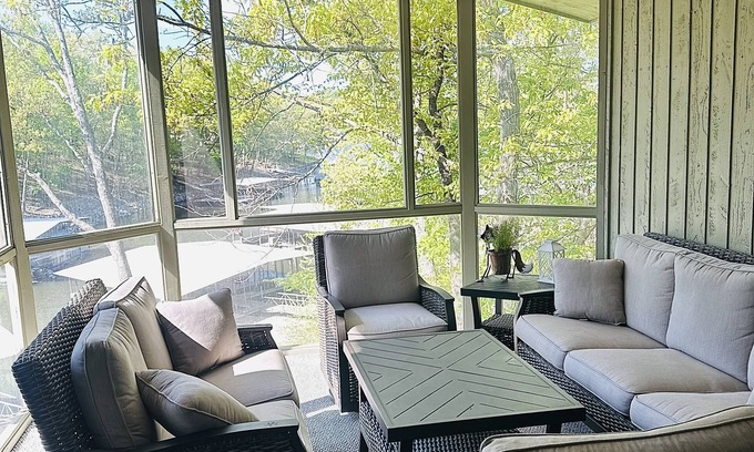 Linn Creek House | LAKE FRONT, swim dock, fire pit, 2nd VRBO next door for large groups 2869268