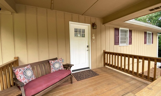 Gumlog House | Lake Hartwell Cottage close to Tugaloo State Park