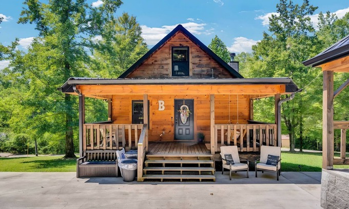 Jamestown Cabin | LAKE HAVEN Rustic Cabin in Historic Jamestown TN, Lake Access!