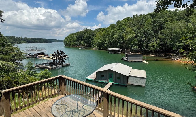 Gainesville House | LAKE HOUSE ON LANIER WITH BREATHTAKING VIEWS