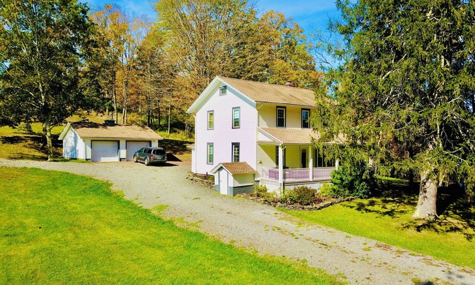 Camptown House | Lake House ~ Outdoor ~ Escape