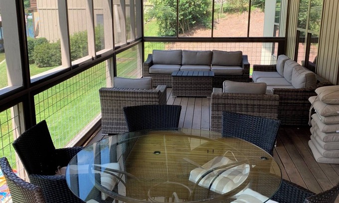 Eclectic House | Lake Martin Kowaliga New nWater Front Calm Water great for boat and swimming