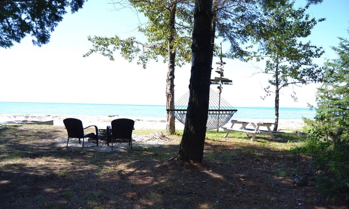 Carp Lake Cottage | Lake Michigan Cecil Bay-waterfront, Sept availability:21-28.