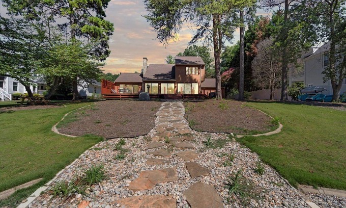 Denver House | LAKE NORMAN WATERFRONT RETREAT-PRIVATE DOCK KAYAKS GAMEROOM FIREPIT AND MORE!