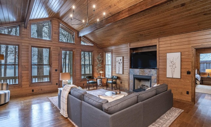 Lake Oconee Cabin | Lake Oconee Lake Front Cabin+Private Dock+Fire Pit+AMAZING VIEWS!