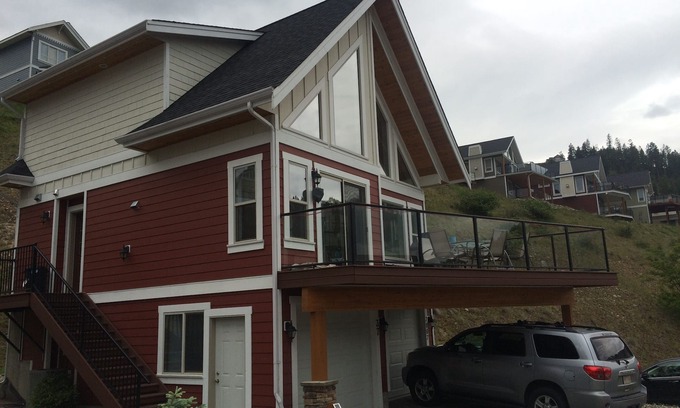 Central Okanagan Cottage | Lake Okanagan! 3 Bedroom Cottage With Beach, Pools and Great Resort Amenities