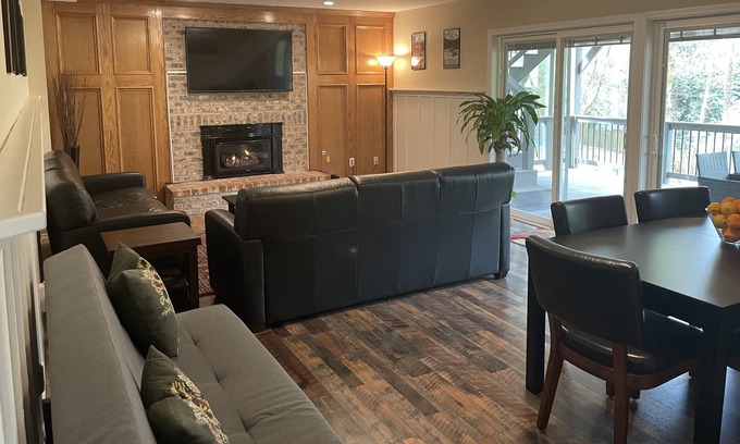 Palisades Apartment | Lake Oswego apt with private/separate entrance & lake access!