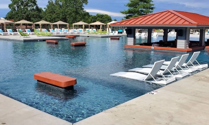 Lake Ozark Condo | Lake Ozark-1BD/1BA-Hippo Pool, Regalia Resort, Gym, Hottub, Pool-Sleeps 2PP