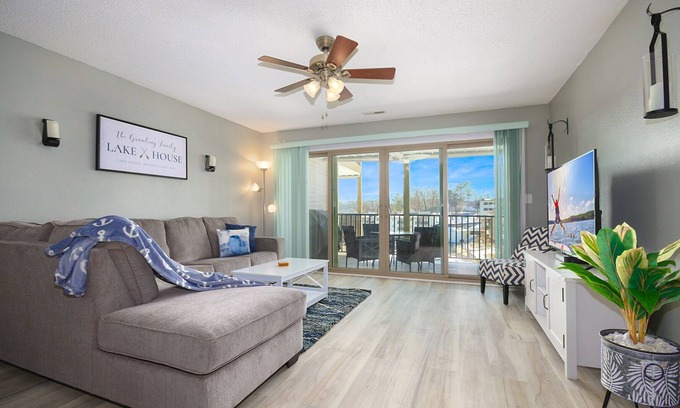 Lake Ozark Condo | Lake Ozark Condo w/Lake View + Boat Rental Option