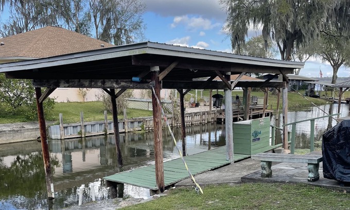 Lake Panasoffkee House | Lake Panasoffkee Canal Home