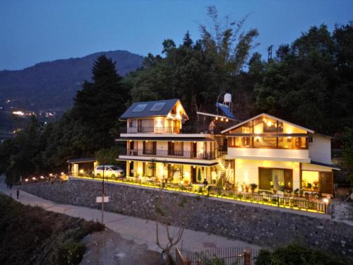 Naukuchiyatal Hotel | Lake Pleasant Villa