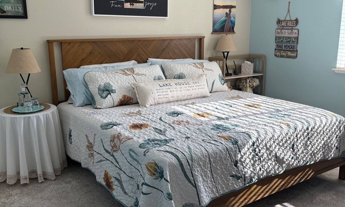 Valley Springs Bed & Breakfast | Lake Room at Bed & Breakfast