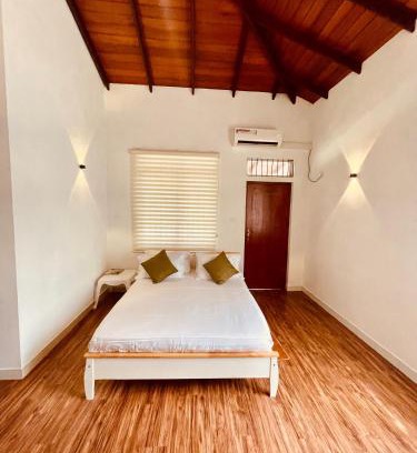 Nawala House | Lake Side Bliss