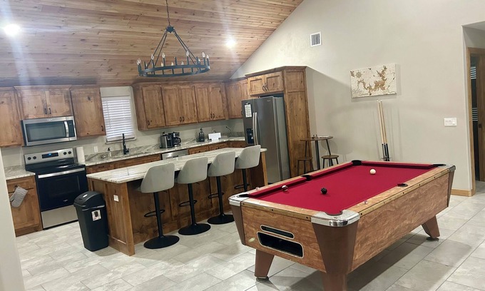 Kingston House | Lake Texoma home in golf cart community. Rental comes with golf cart.