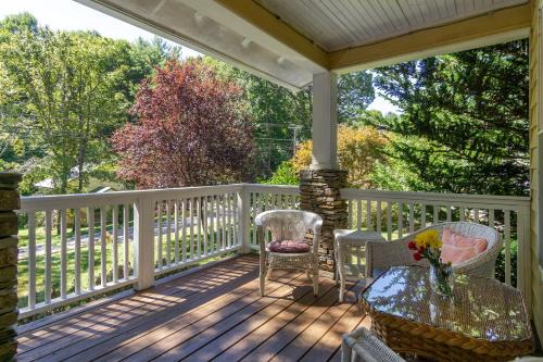 Black Mountain House | Lake Tomahawk Getaway Pets & 3 Min. to Town!