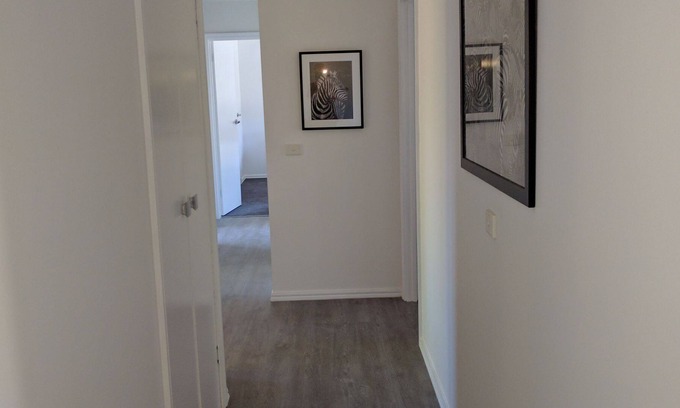 Lake Wendouree House | LAKE TOWNHOUSE - On Lake Wendouree, Walk to beautiful Botanical Gardens