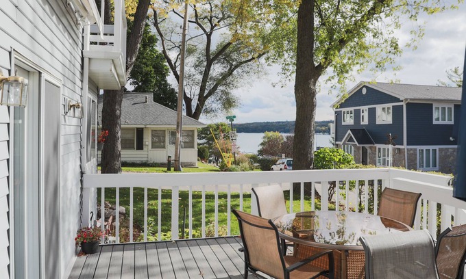 Fontana-on-Geneva Lake House | Lake View House/Heart of Fontana/Steps to the Lake & walking distance to it all!