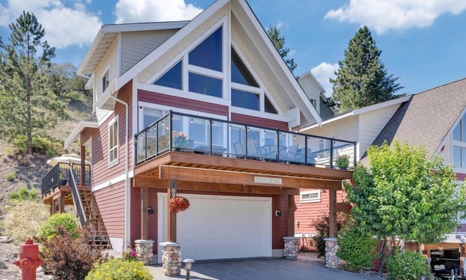 Central Okanagan House | Lake View 2 Bedroom Cottage with Hot Tub and Pet Friendly!
