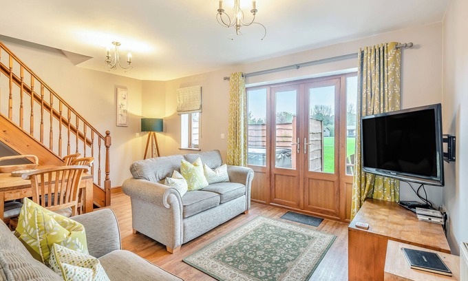 Maltby le Marsh Cottage | Lake View 2 - UK45578