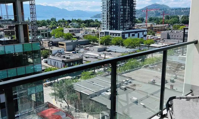 Downtown Kelowna Apartment | Lake View Condo 3 in Kelowna