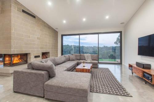Quindalup House | Lake View - Contemporary Comforts meets Nature