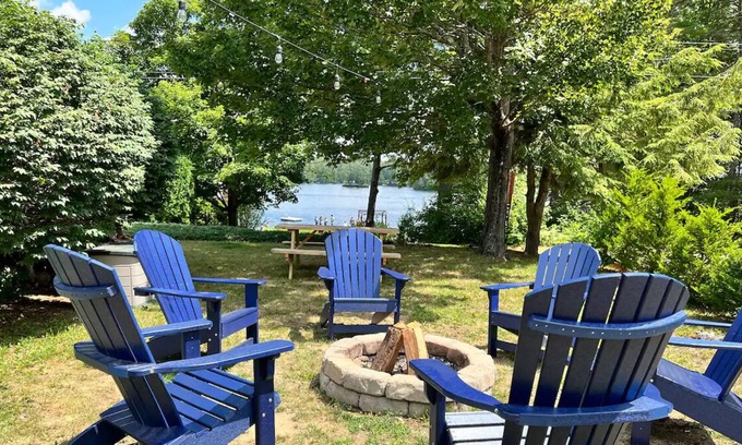East Wakefield Cottage | Lake View Cottage w/ Fenced Yard