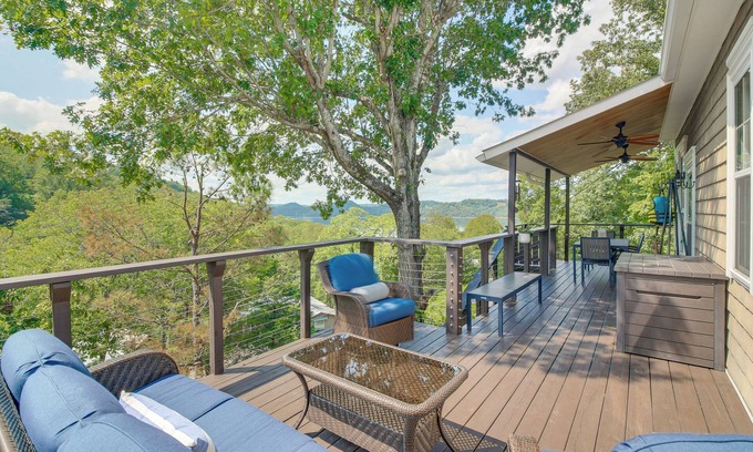 Silver Point House | Lake View Home in Silver Point: Walk to Marina