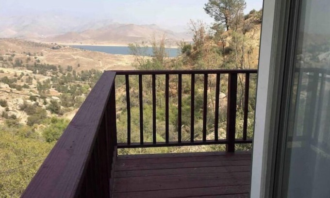 Wofford Heights Cabin | Lake View Hungry Gulch Cabin Stargazing & Boulders