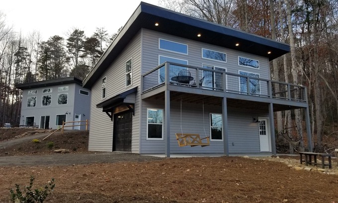 Lynn House | Lake view on Lake Lanier. House and garage apartment. Sleeps 10-12