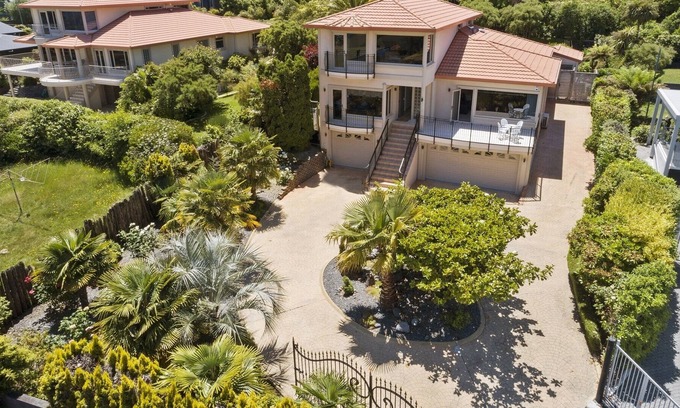 Hilltop House | Lake View, Plunge Pool, Close to town & Lake