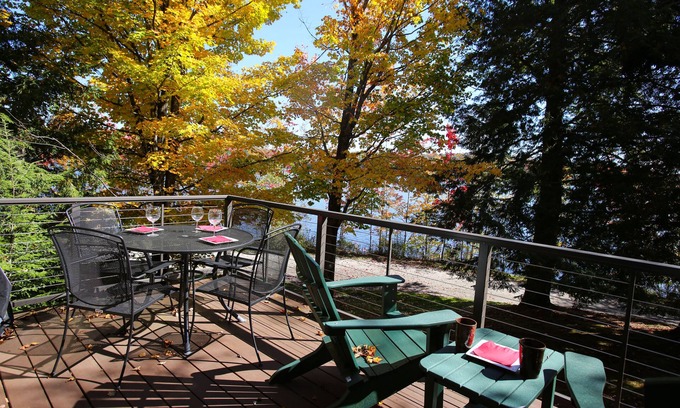 Grantham Condo | Lake Views! Beautifully furnished condo in Eastman NH