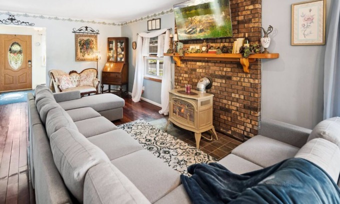 Watkins Glen House | ★Lake Views★ King Beds | Coffee Bar | Mins to All