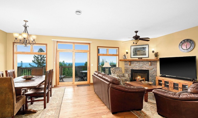 Lutsen House | Lake views throughout, ski retreat on Lutsen Mountain next to xc trails and wine
