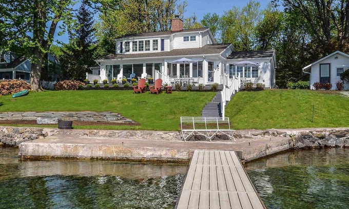 Canandaigua House | Lake Vista: Lakeside Luxury